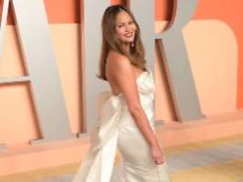 bin extrem gereizt: chrissy teigen hört zum letzten mal mit dem rauchen auf