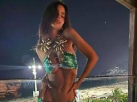 Karneval in Rio: Emily Ratajkowski feiert in einem Hauch von Nichts