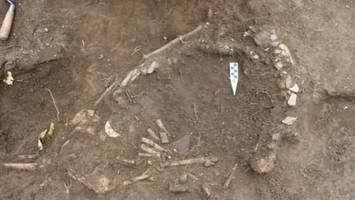schwangere als menschenopfer? forscher rätseln über skelett