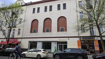 lost place zu verkaufen: ballsaal in tegel sucht neuen besitzer