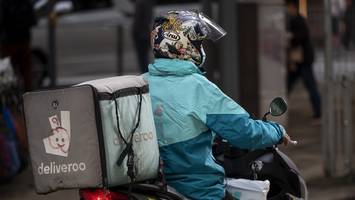 aktienkurse ziehen an  - deliveroo beendet hongkong-geschäft und übergibt an deutschen konkurrenten