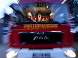 rettung gestaltet sich schwierig: aufzug klemmt beine von 82-jähriger ein - und fährt los