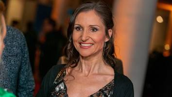 wegen starker schmerzen - not-op bei schlagersängerin anita hofmann