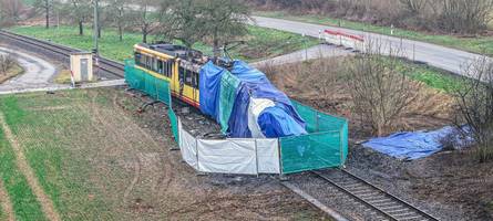 drei tote nach kollision von tanklaster und tram: ermittlungen gegen lkw-fahrer