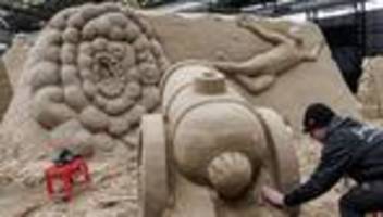 zirkus aus sand in travemünde: manege frei - sandskulpturen feiern den zirkus