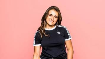 seltene krankheit: comedian nora darf nichts zu witzig finden