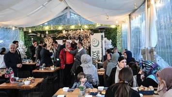 „besonderer abend“: so feiern neuköllner die ramadan-halbzeit