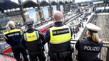 Lebensgefahr: Mann springt wegen Familienfotos ins Gleis