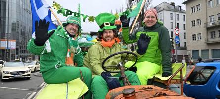 hunderte feiern beim st. patrick’s day in münchen