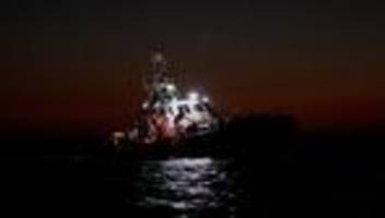 lampedusa: 40 menschen nach bootsunglück im mittelmeer vermisst