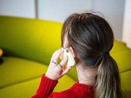 achtung vishing: fake-anrufe von telekom und dhl: hier droht konten-klau