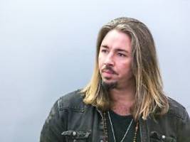 gil ofarim bricht sein schweigen: schuld auf mich genommen, um dem ein ende zu setzen