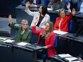 Was folgt nach Schulden-Erfolg?: Etwas ratlos, noch mehr kopflos - Grüne starten in Dürrejahre