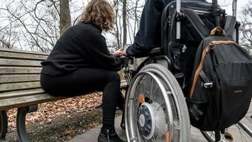streit um schultransport: mutter kämpft für sohn im rollstuhl