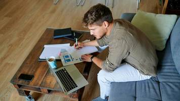 job & studium: wie das studium über 40 die karriere fördert