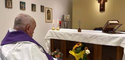 papst franziskus muss nach sauerstofftherapie sprechen neu erlernen