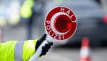 vermutlich diebesgut: polizei stoppt zwei männer mit scharfer munition im auto