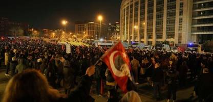Türkei – Ekrem Imamoglu: Istanbuls Bürgermeister wird stundenlang verhört – Proteste gegen die Regierung gehen weiter