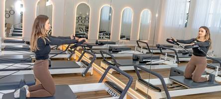 Reformer Pilates in Augsburg: Das steckt hinter dem Trend