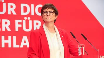 parteichefin unter druck - spd-basis rebelliert gegen esken: „klebt wie pattex am parteivorsitz“