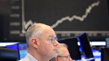 münchener rück, henkel und sap - anleger profitieren von dividenden-erhöhungen großer dax-konzerne