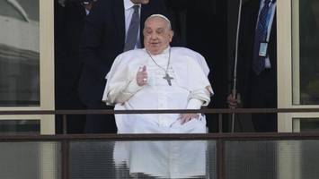 Papst Franziskus zeigt sich erstmals wieder öffentlich