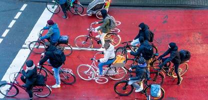fahrradfahren in deutschland: auf den radwegen wird es eng