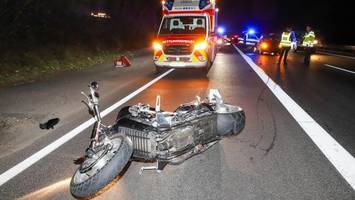 a23: motorradfahrer wird umgefahren und verletzt sich schwer