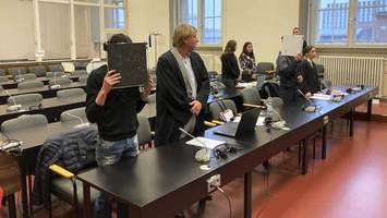 urteil um hamburger messertat – richter erstaunen die vielen lügen