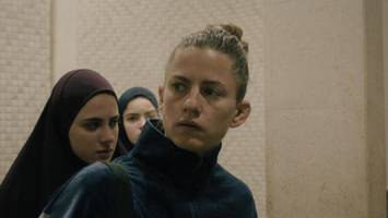 „mond“: filmdrama um kampfkunst und kopftuch