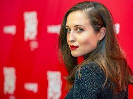 no roots-sängerin ist sauer: alice merton verklagt kanye west