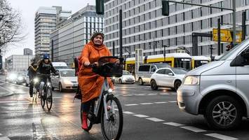 bvg-streik sorgt für volle radwege in berlin – mehr unfälle?