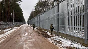 Ausland - Polen setzt das Asylrecht aus