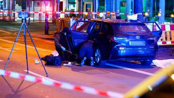 Tat mitten in Düsseldorf - Mann in Uber-Taxi an Ampel erschossen – SEK nimmt Verdächtige fest