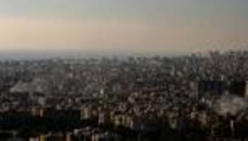 nahost: bewohner im süden von beirut fliehen aus ihren häusern