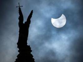 Sonnenfinsternis am Samstag: Mitten am Tag verdunkelt sich die Sonne (ein bisschen)