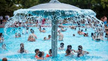 das zahlen familien beim schwimmbadbesuch – ein kosten-check