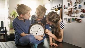 mini-jetlag nach der zeitumstellung? diese tricks helfen