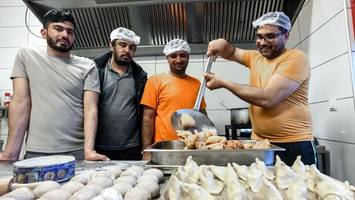 iftar in der kadjia moschee in pankow-heinersdorf