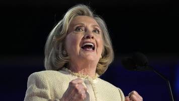 „wie dumm wird es noch!“ – hillary clinton geht auf trump los