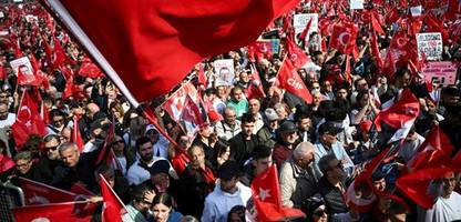 türkei: zehntausende oppositionsanhänger versammeln sich in istanbul zum protest gegen erdoğan