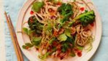 sobasalat mit sprossenbrokkoli: soso, jetzt also soba