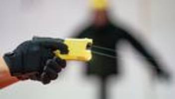 kriminalität: mann mit taser gestoppt