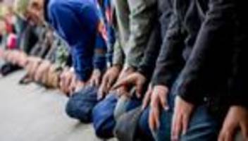 rassismus gegen muslime: aktions- und gedenktag gegen islamfeindlichkeit geplant