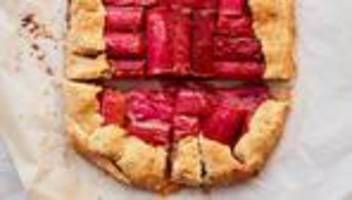 rhabarber-galette: für alle, die gern mal rotsehen