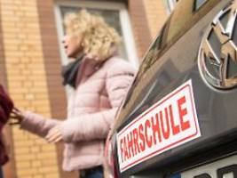 4000 euro für neulinge zu teuer: verkehrsminister dringen auf billigeren führerschein