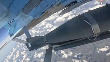 russische armee bombardiert im grenzgebiet eigenen staudamm