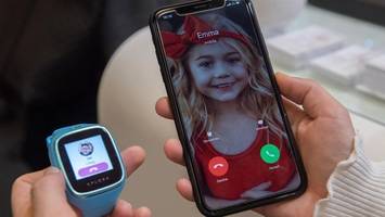 eltern am handgelenk: immer mehr grundschüler mit smartwatch