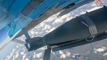 verzweifelter akt - russen bombardieren im grenzgebiet belgorod eigenen damm