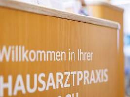 nicht gleich zum facharzt: kassen unterstützen hausarzt-modell